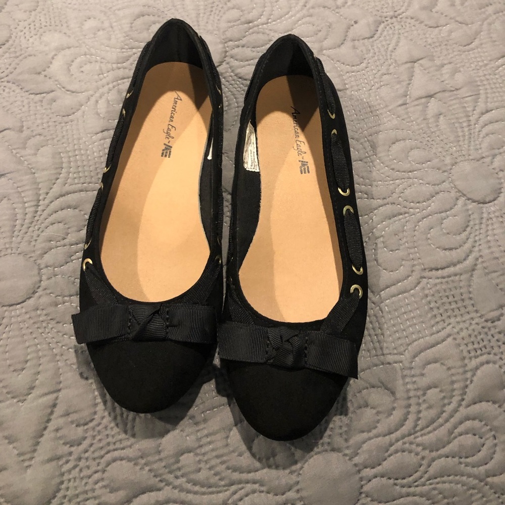 Black dress shoe with bow